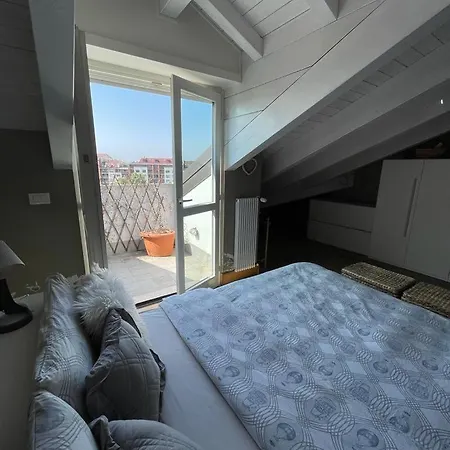 Charming Penthouse In Daire