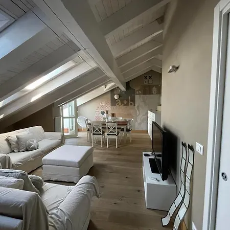 Charming Penthouse In Апартаменты Турин