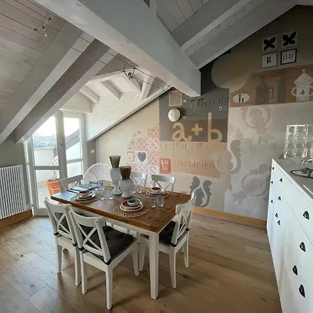 Charming Penthouse In Апартаменты Турин