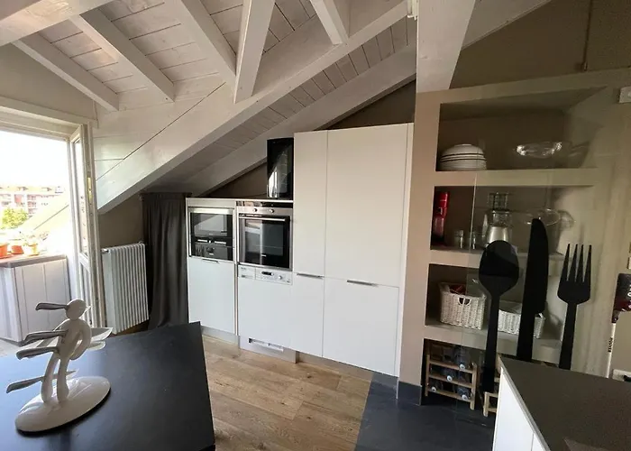 דירה Charming Penthouse In